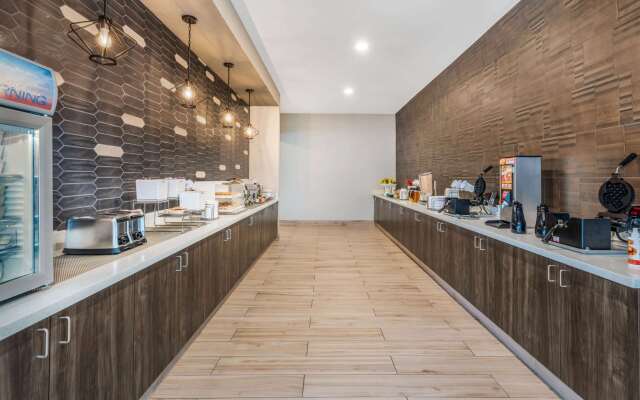 La Quinta Inn and Suites by Wyndham Houston Spring South