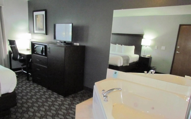 Oak Hill Inn & Suites
