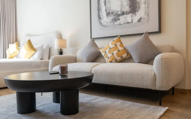 Mesmerizing Studio Located in the Center of JVC