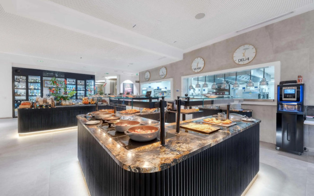 Golden Tulip Lyon Ouest Techlid Hotel & Spa