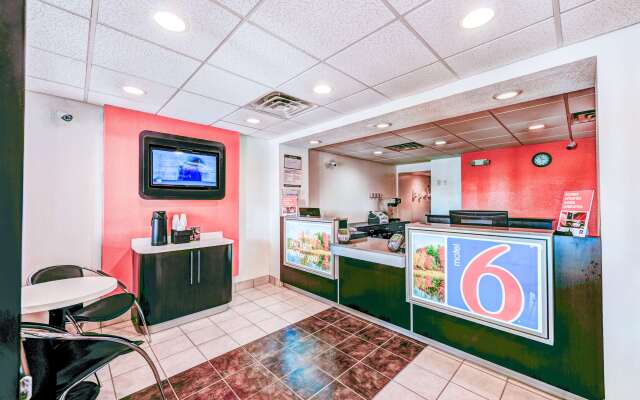 Motel 6 Niantic, CT - New London