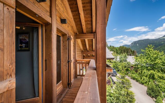 BALATA - Charming Chalet with Hot tub and Views