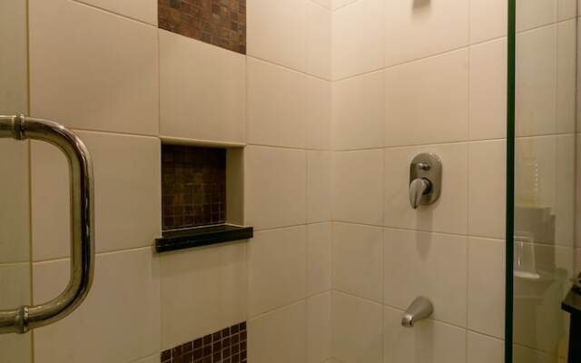 Capital O 176 Bliss Hotel