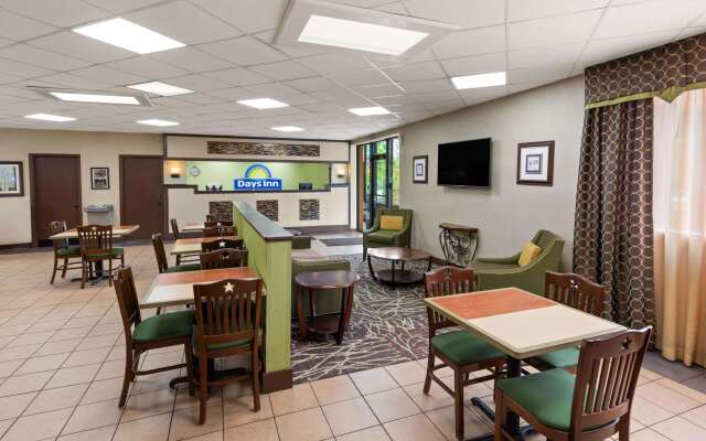 Days Inn by Wyndham Knoxville East