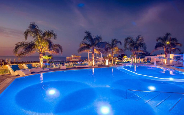 Amazing 4 bedroom villa very close to the beach