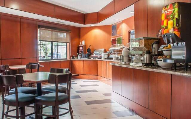 Comfort Inn & Suites Hamburg - Buffalo South