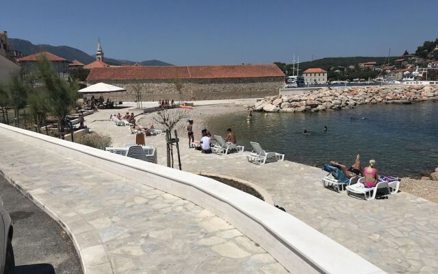 Apartments Peronja Jelsa Seafront