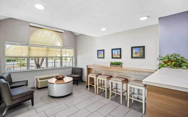Microtel Inn & Suites by Wyndham Greensboro