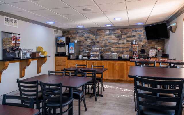 Days Inn & Suites by Wyndham Commerce