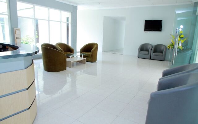 Grand Wisata Hotel by OYO Rooms