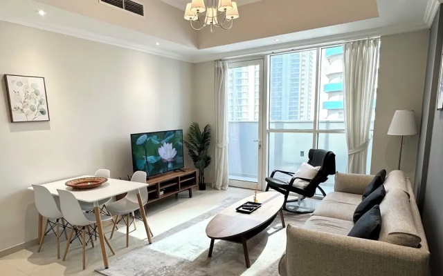 Heaven Crest Vacation Homes Downtown - Studio, 1, & 3 Bedroom Suites 2 minute walk to Dubai Mall and Burj Khalifa