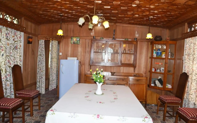 New Peony Houseboat