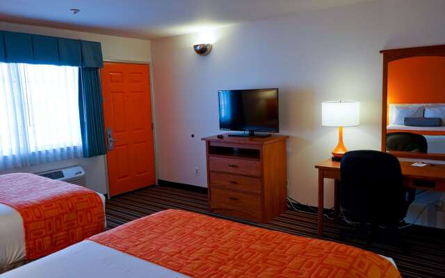Howard Johnson by Wyndham Salinas