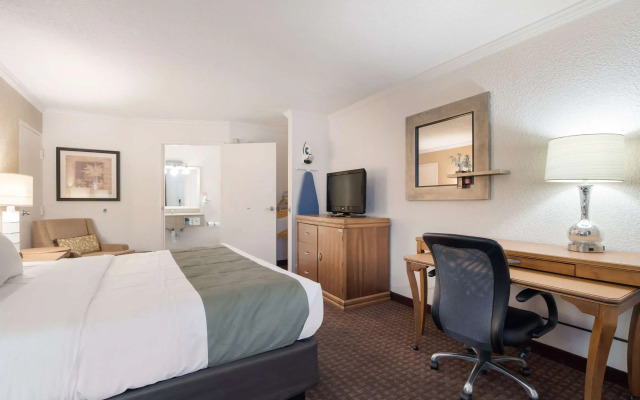 Quality Inn & Suites Lake Havasu City