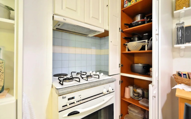 Plaka Elegant Apartment