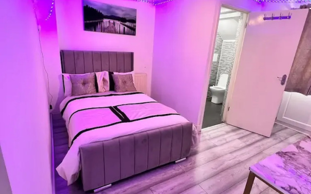 Gillingham - 3 Beds - Sleeps 6 - Garden - Wifi