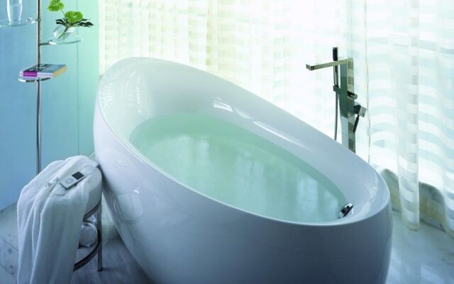 Financial International Street