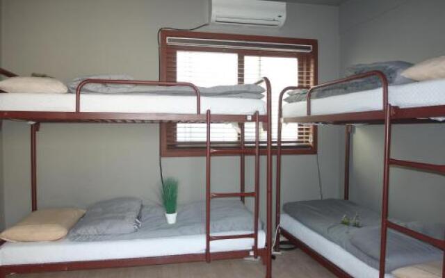 Eid Muslim Friendly Guesthouse - Hostel