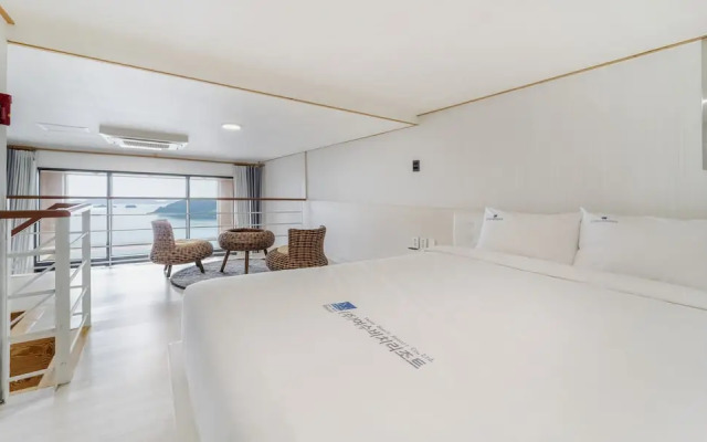 Yeosu Sunset Hostel and Pension