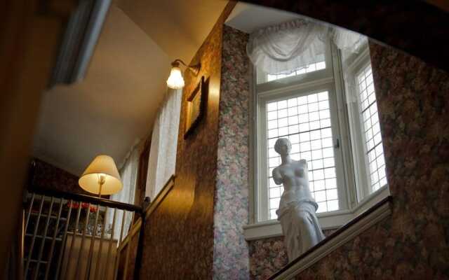 Cleftstone Inn