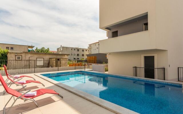Beach Residence with pool and sea view