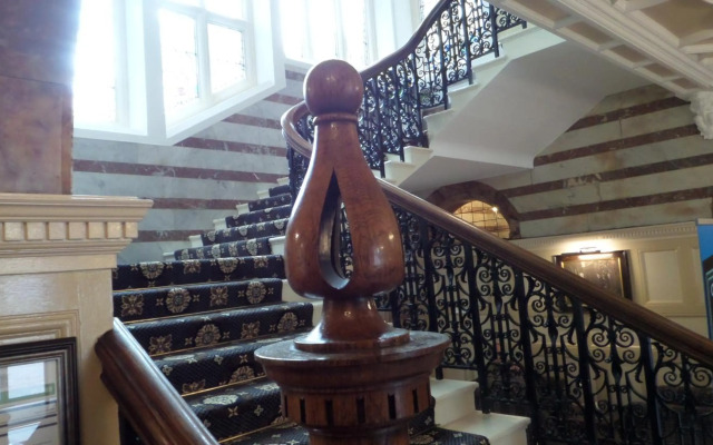Crown and Mitre Hotel