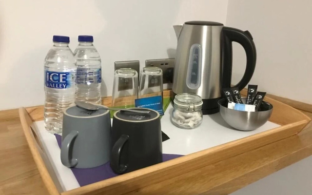 Springfield House Serviced Accommodation by Saffatel