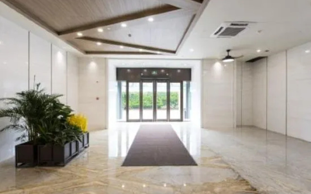 Tata Apartment Hotel (Shenzhen Shenda Metro Station)