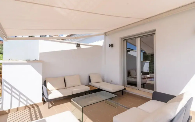 Modern Apartment With Balcony