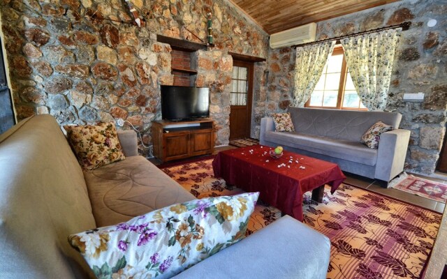 Villa Teo 2 by Helaltatilvillari