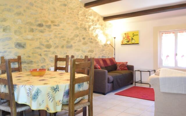 Characteristic Appartement With Swimming Pool, Completely Renovated