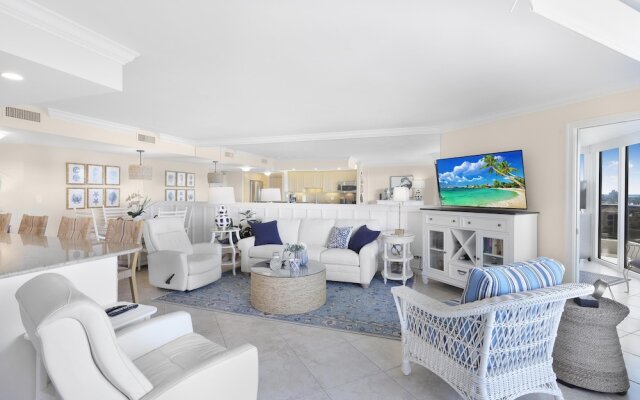 Cozy Beachfront Getaway With Pool and spa