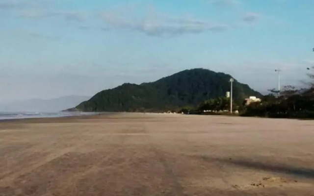 Apartamento Boraceia 200 metros da praia, com ar condicionado