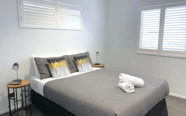 Galaxy Lake View 2 Bedrooms