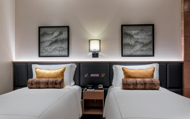 Отель Taj Jumeirah Lakes Towers