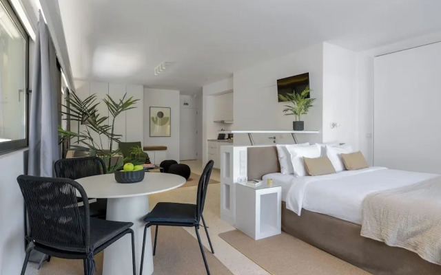 Momo Suites Acropolis by Aura Homes