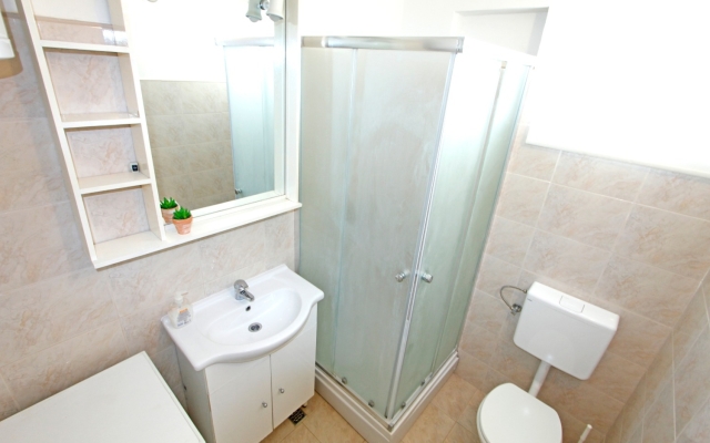 Apartment Nika - nice garden: A3 Nin, Zadar riviera
