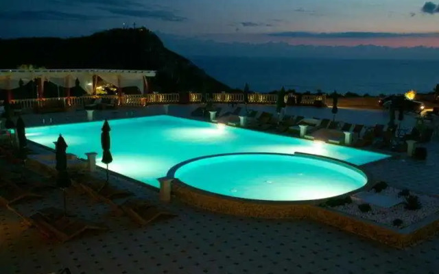 Comer Ionian Palace