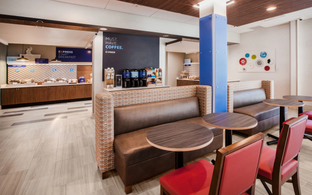 Holiday Inn Express Winnipeg Airport - Polo Park by IHG - фото 2