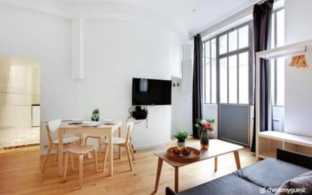 Cmg Place De La République / Magenta