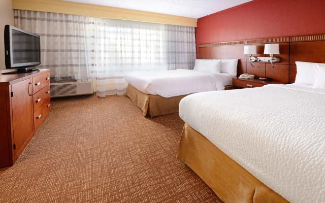 Courtyard by Marriott Dallas Arlington/Entertainment Dist