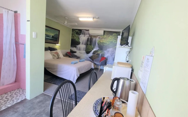 Mollymook Ocean View Motel Reward Long Stays - Over 18's Only