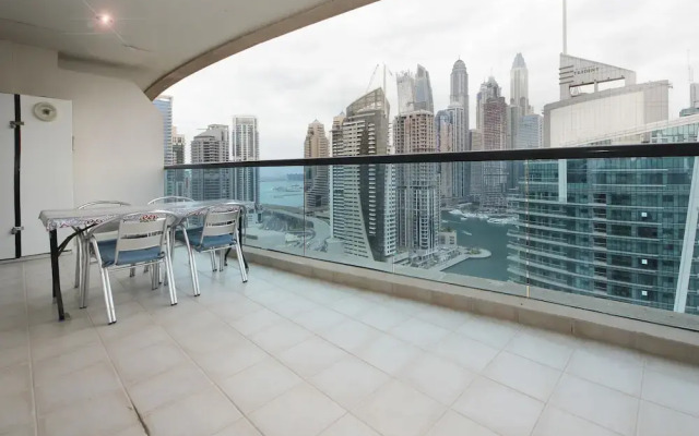 Cozy 1BR in Marina Walk with Balcony