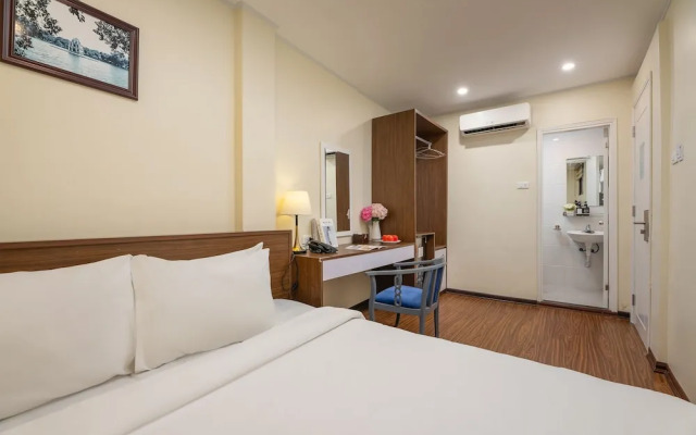 Queen Cafe Hotel & Pub