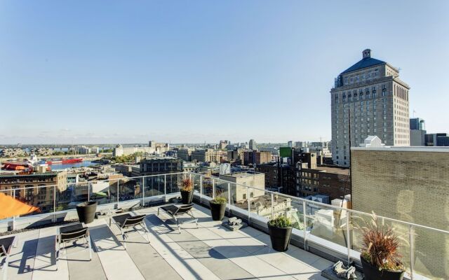 Heritage Apartments in Old Montreal by Hometrotting