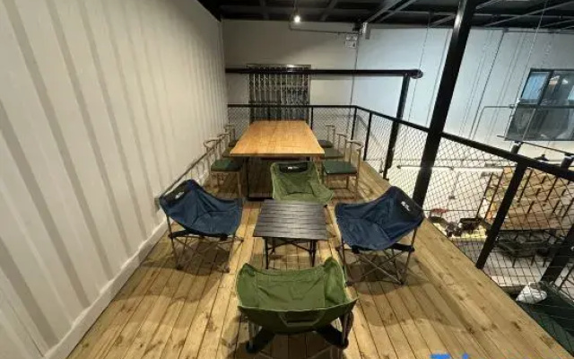 Unrestrained Youth Hostel