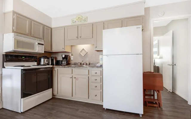 Moonraker 3 1 Bedroom Condo by RedAwning