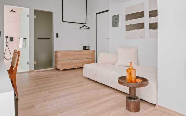 Planis Str Urban Suites