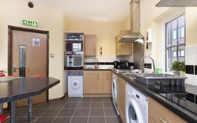 Victoria Centre Apartments & Annexe