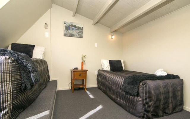 Aldan Lodge Motel